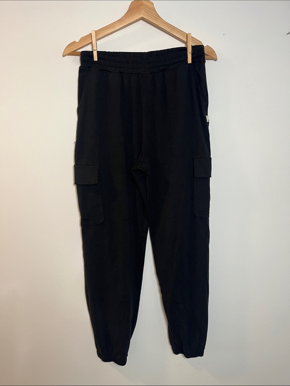 Vuori Black Cargo Performance Jogger Pants